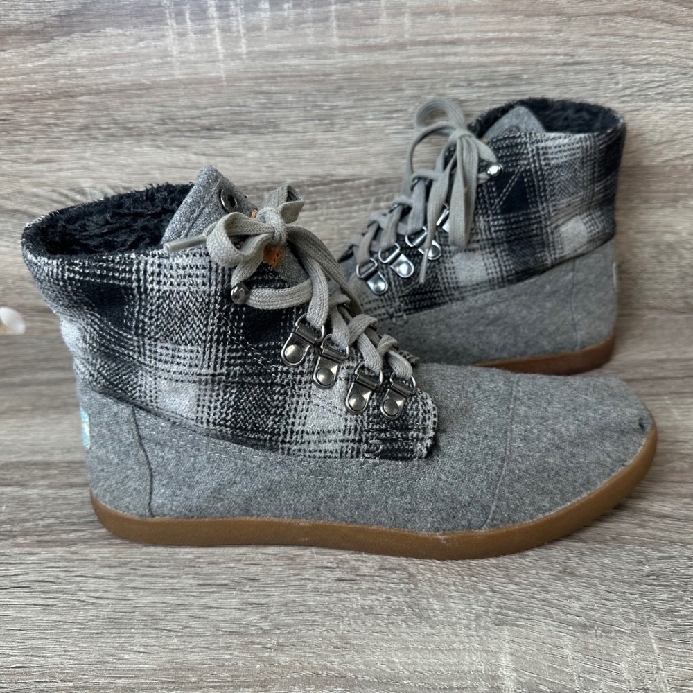 TOMS Highland Ankle Boots Grey Plaid Felt Foldover Faux Shearling Womens Sz 9.5